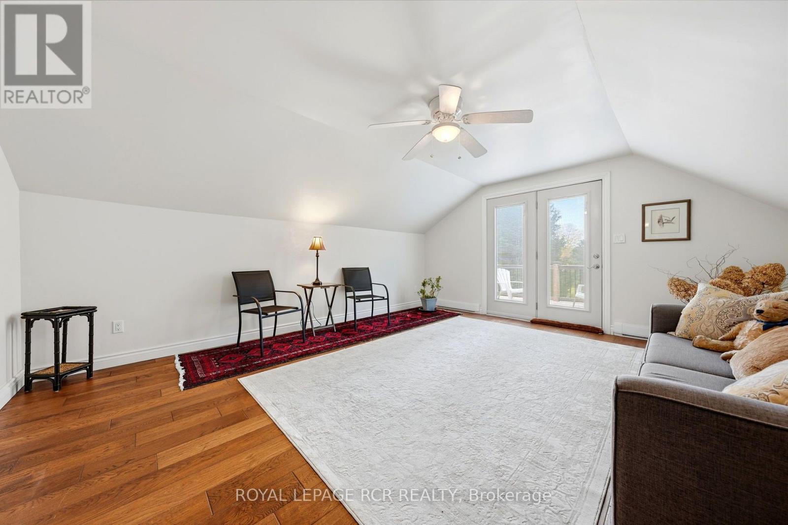333070 7th Line Property Photo 37