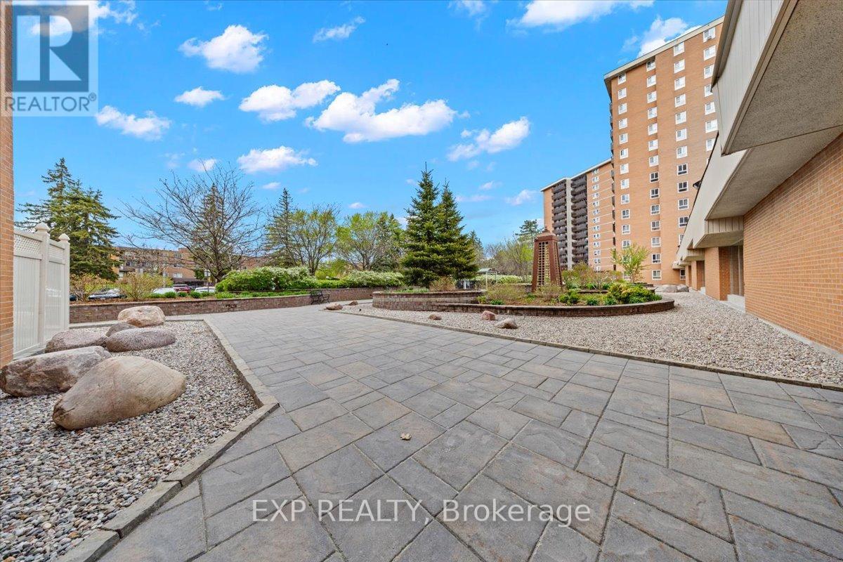 1517 - 2000 Jasmine Crescent Property Photo 27