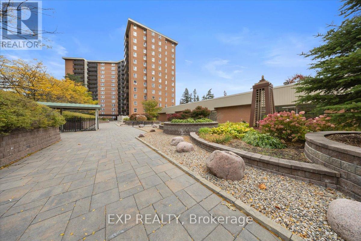 1517 - 2000 Jasmine Crescent Property Photo 32