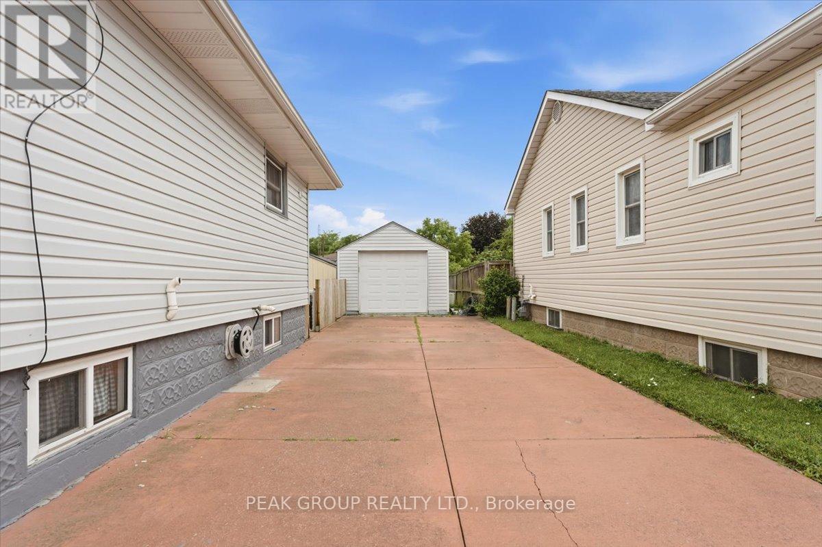 6233 Montrose Road Property Photo 2