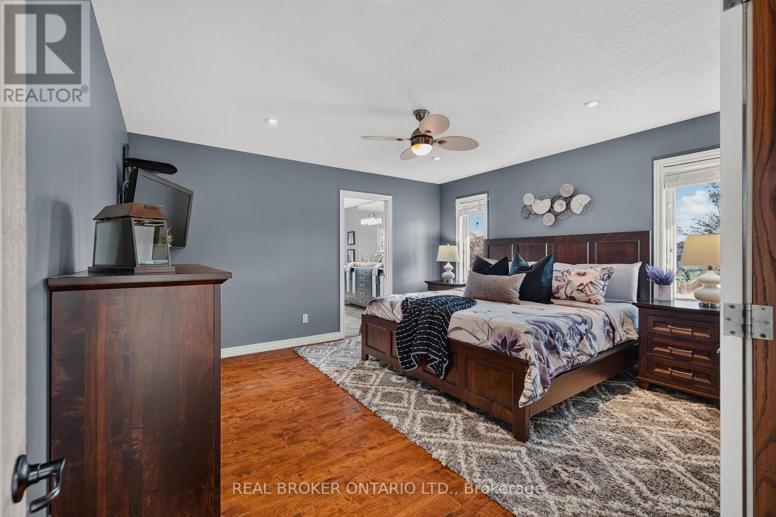 9161 Wellington Road 5 Property Photo 13