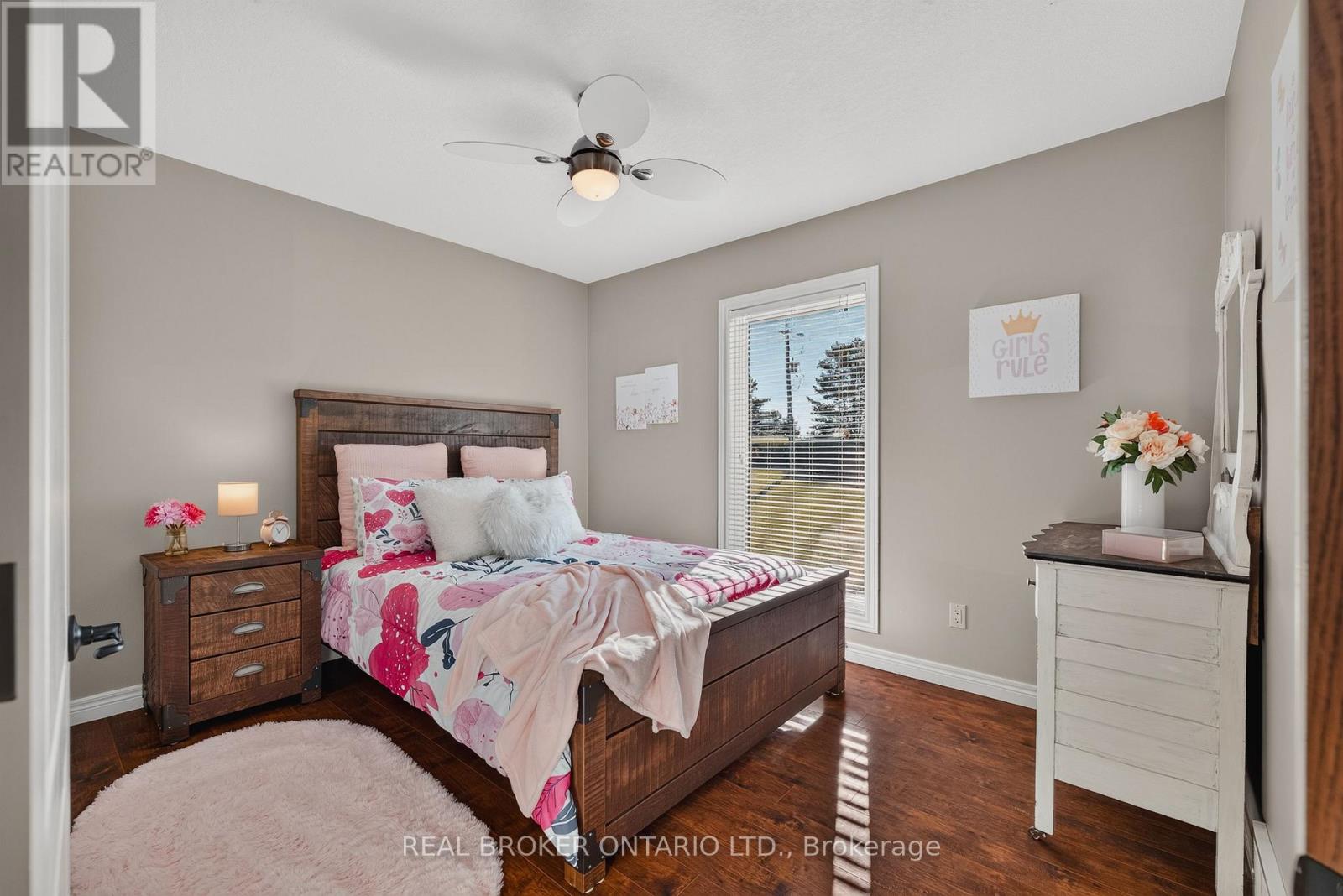 9161 Wellington Road 5 Property Photo 17