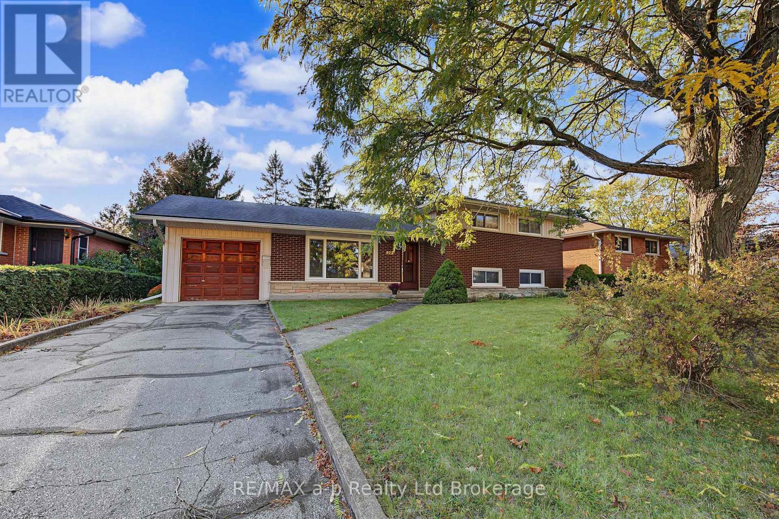 20 Pinecrest Avenue Property Photo 1