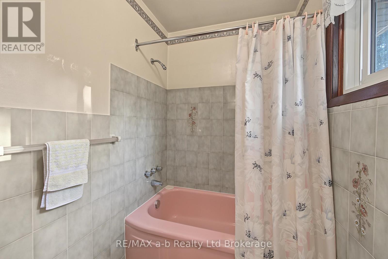 20 Pinecrest Avenue Property Photo 18