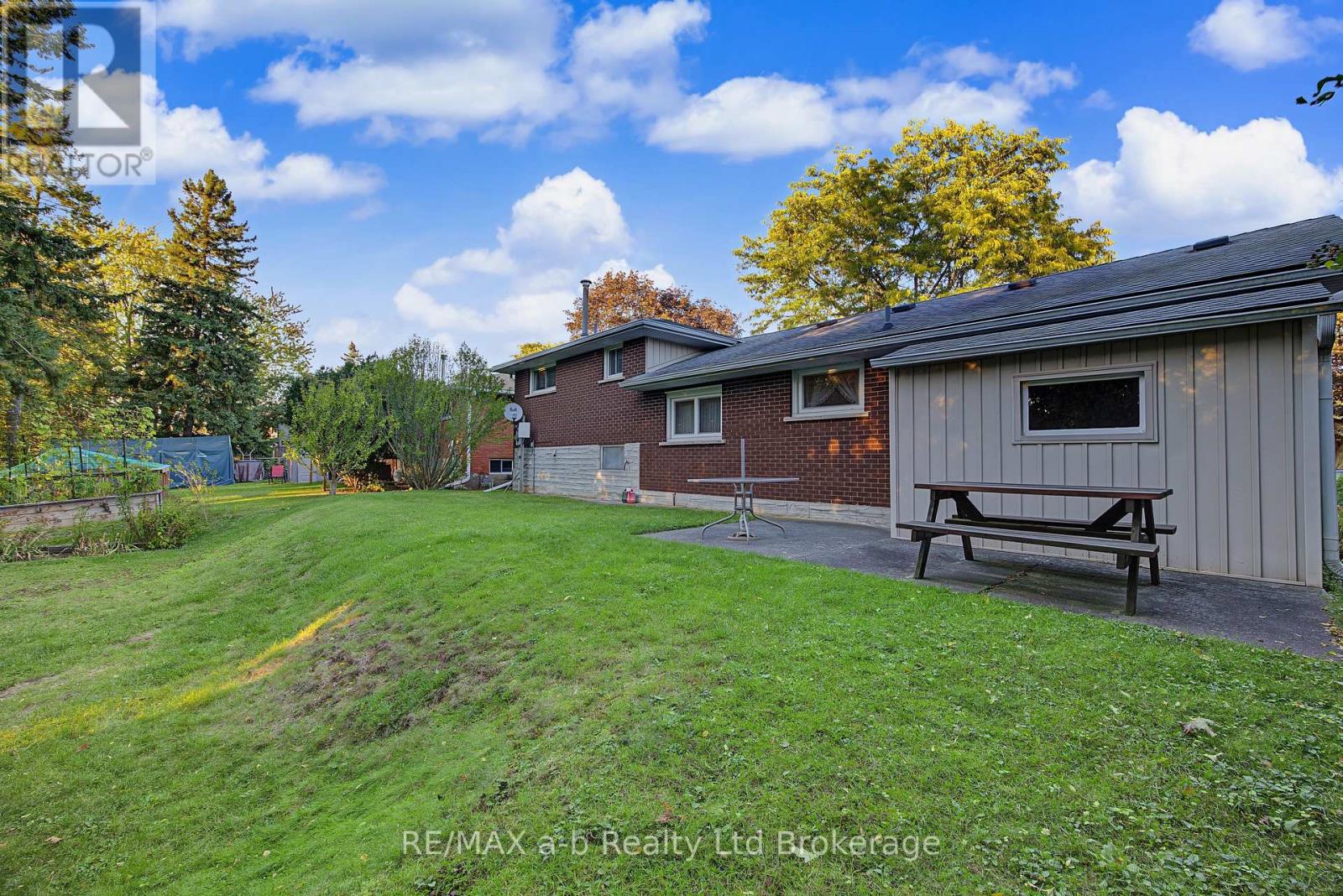 20 Pinecrest Avenue Property Photo 26