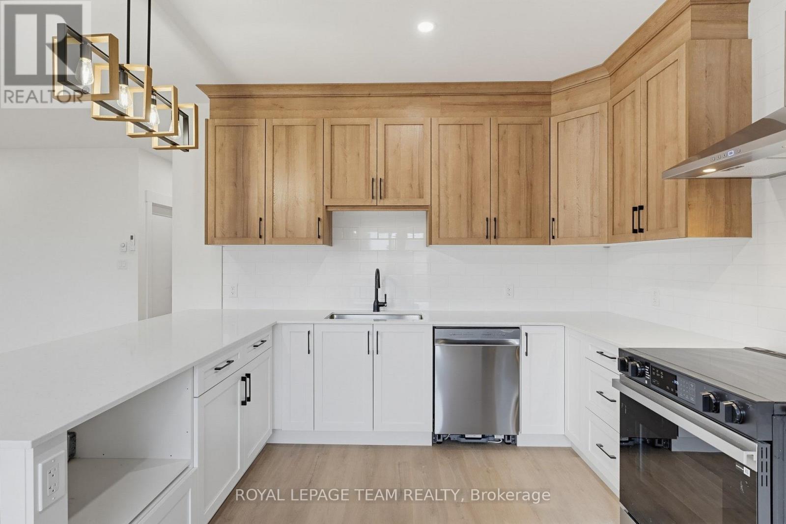 Unit 5 - 730 Cecelia Street Property Photo 9