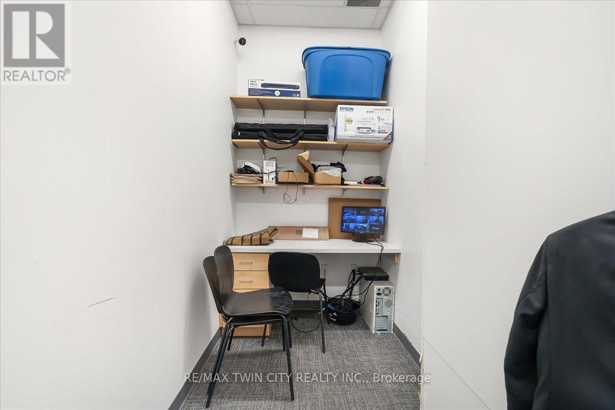 3 - 450 Columbia Street West Street W Property Photo 14