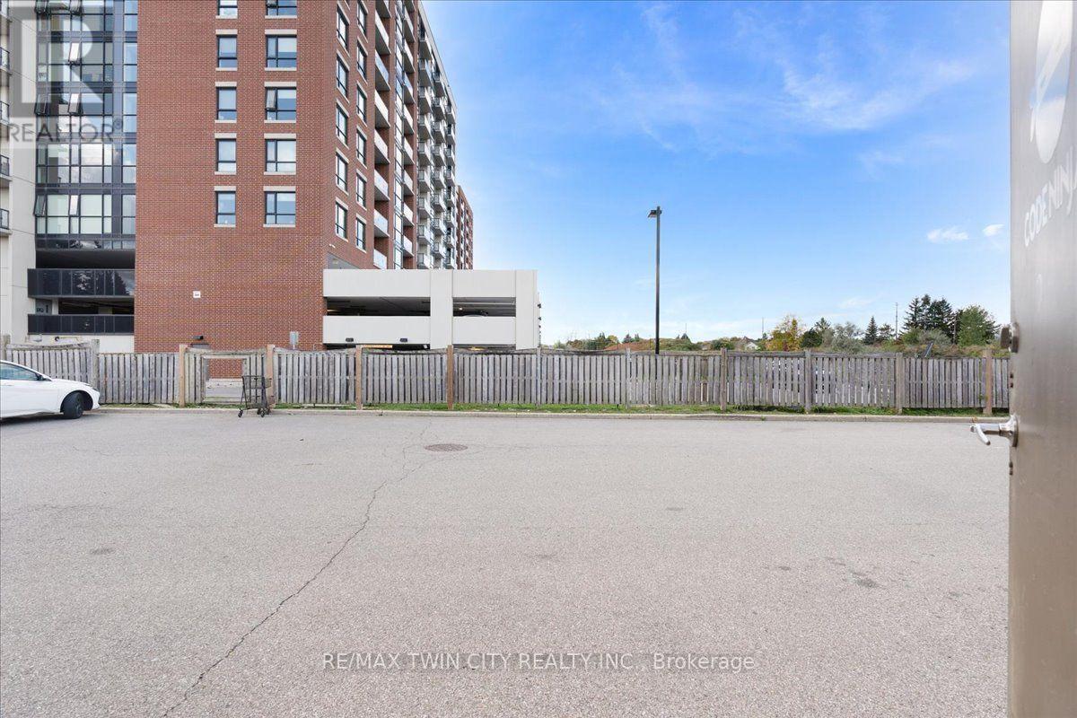 3 - 450 Columbia Street West Street W Property Photo 16
