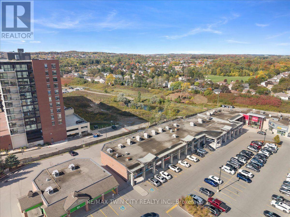 3 - 450 Columbia Street West Street W Property Photo 18