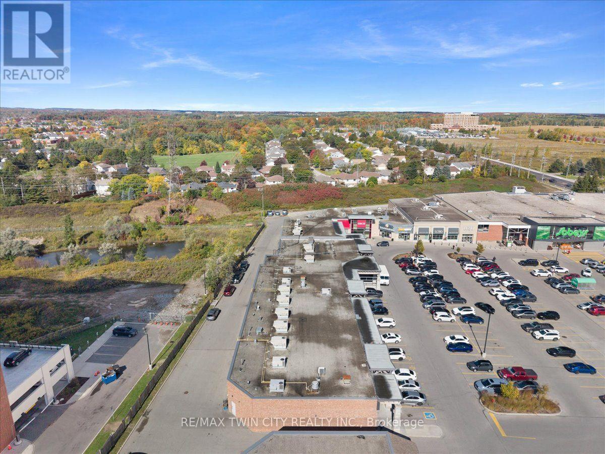 3 - 450 Columbia Street West Street W Property Photo 19