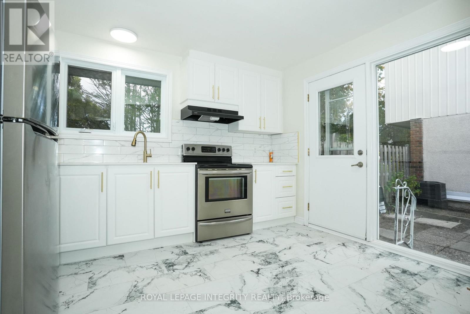 90 - 3270 Southgate Road Property Photo 3