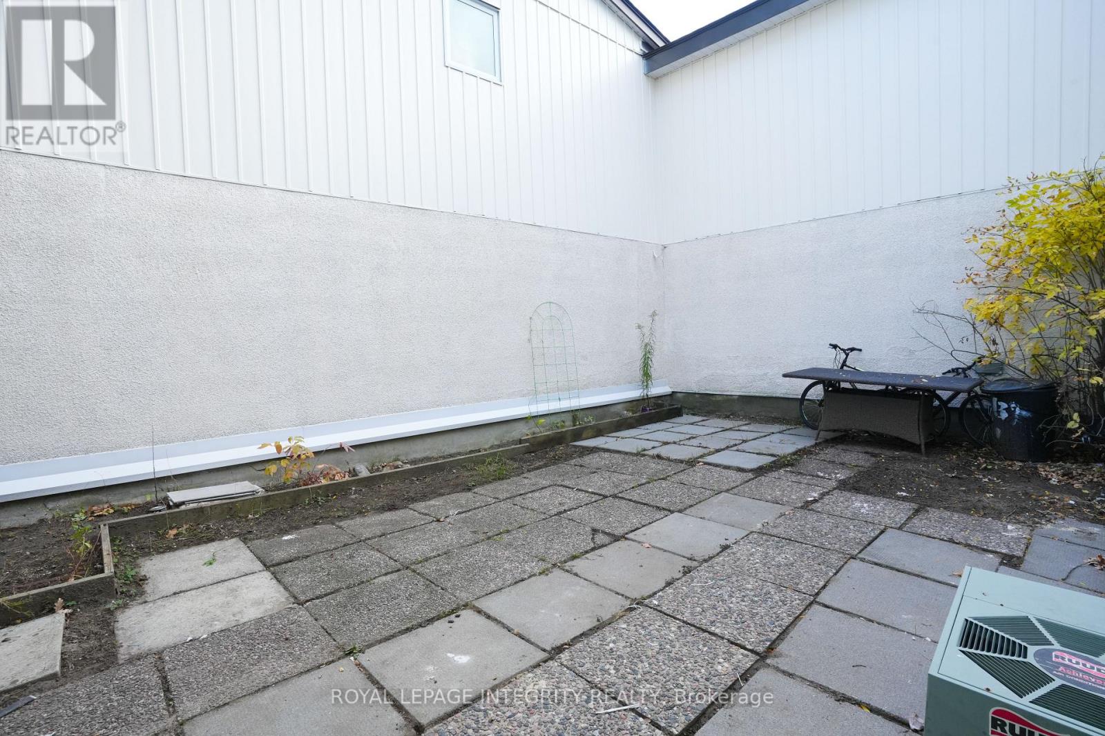 90 - 3270 Southgate Road Property Photo 18