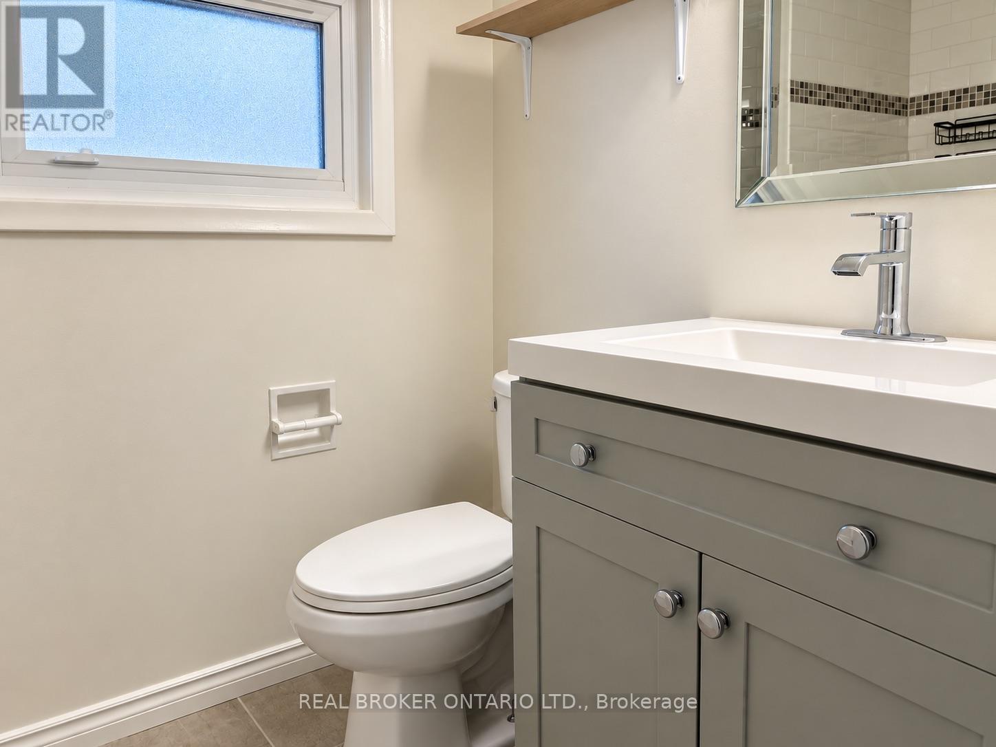 49 Thompson Avenue Property Photo 8