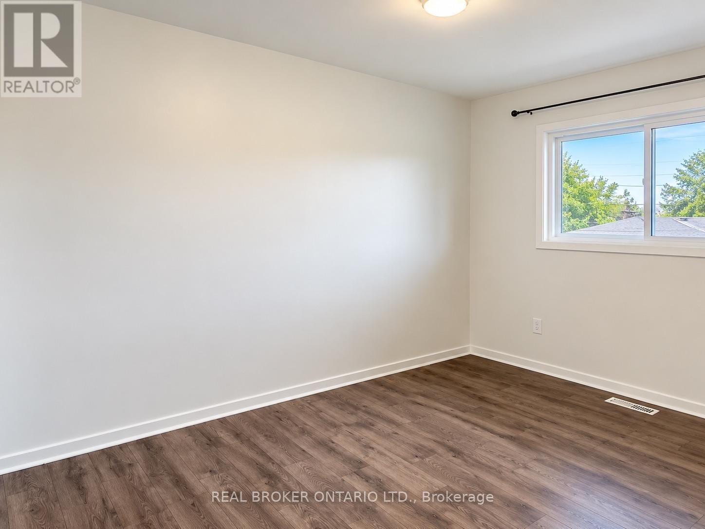 49 Thompson Avenue Property Photo 12