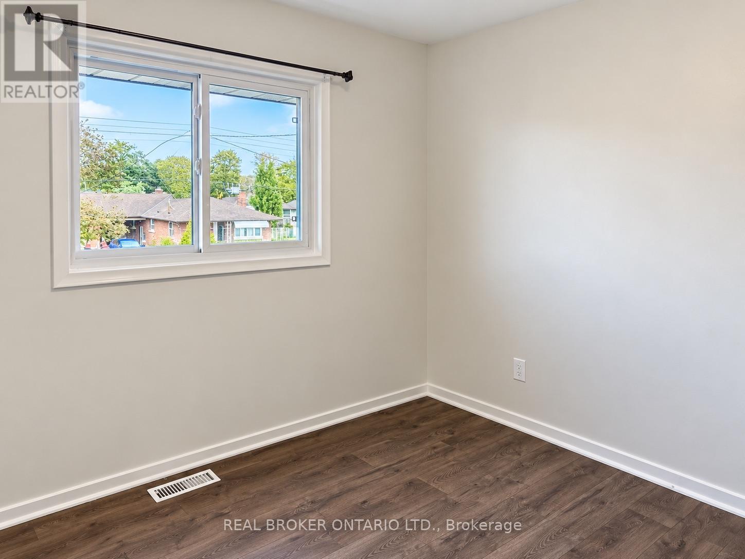 49 Thompson Avenue Property Photo 14