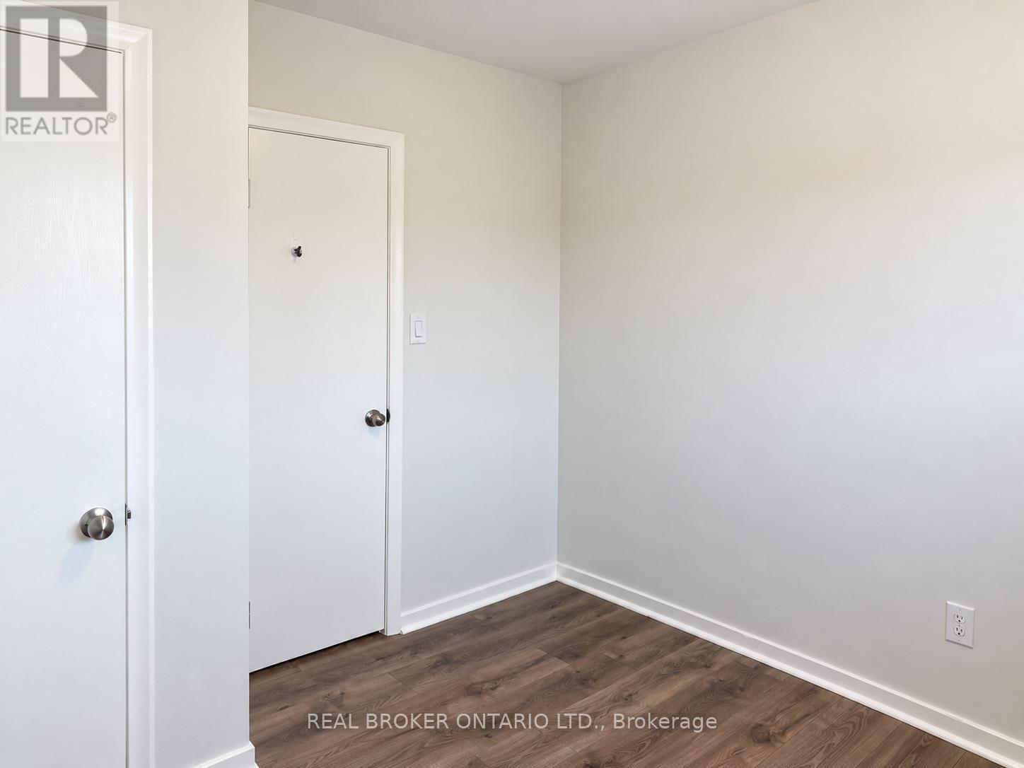 49 Thompson Avenue Property Photo 15