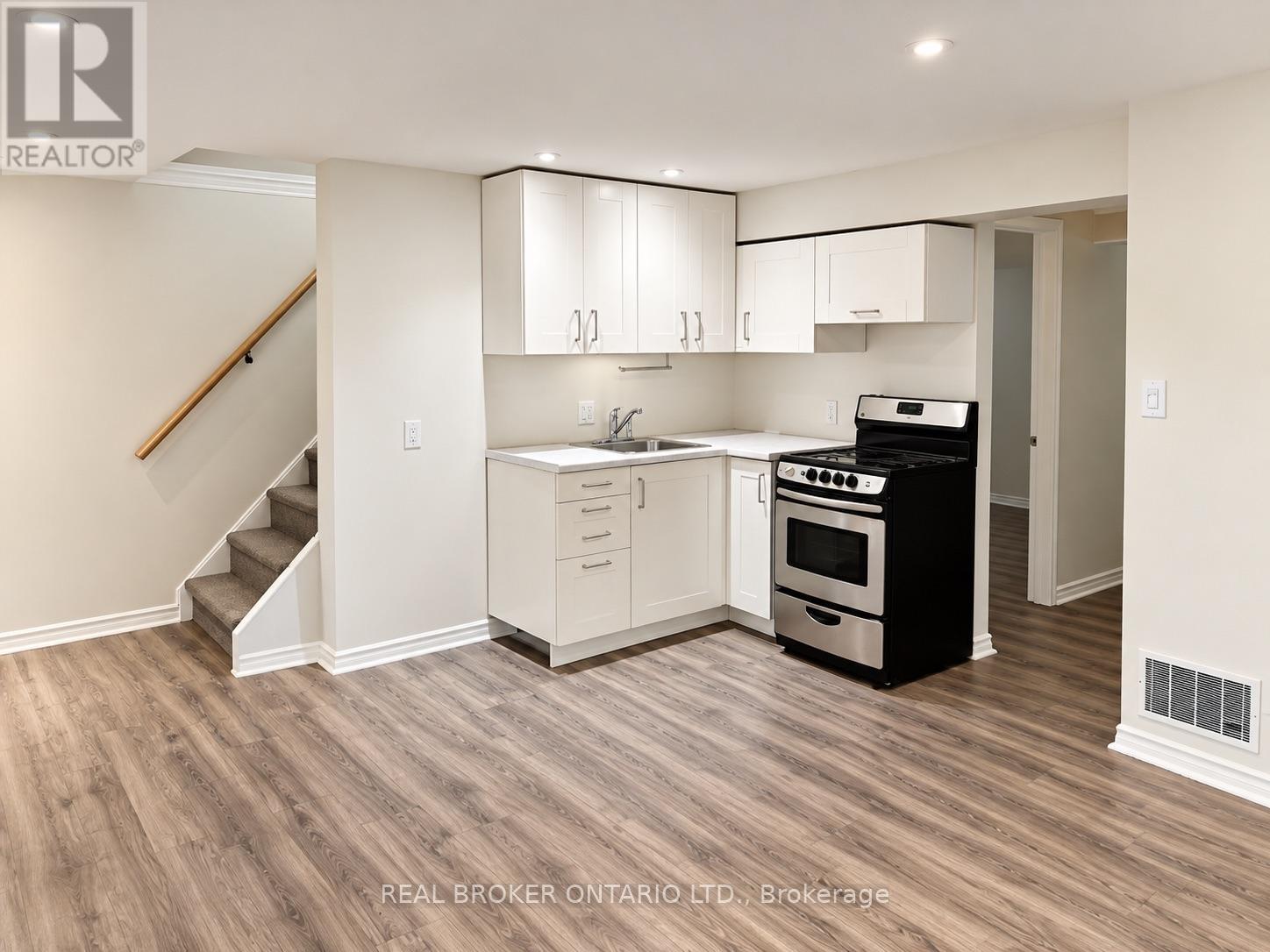 49 Thompson Avenue Property Photo 17