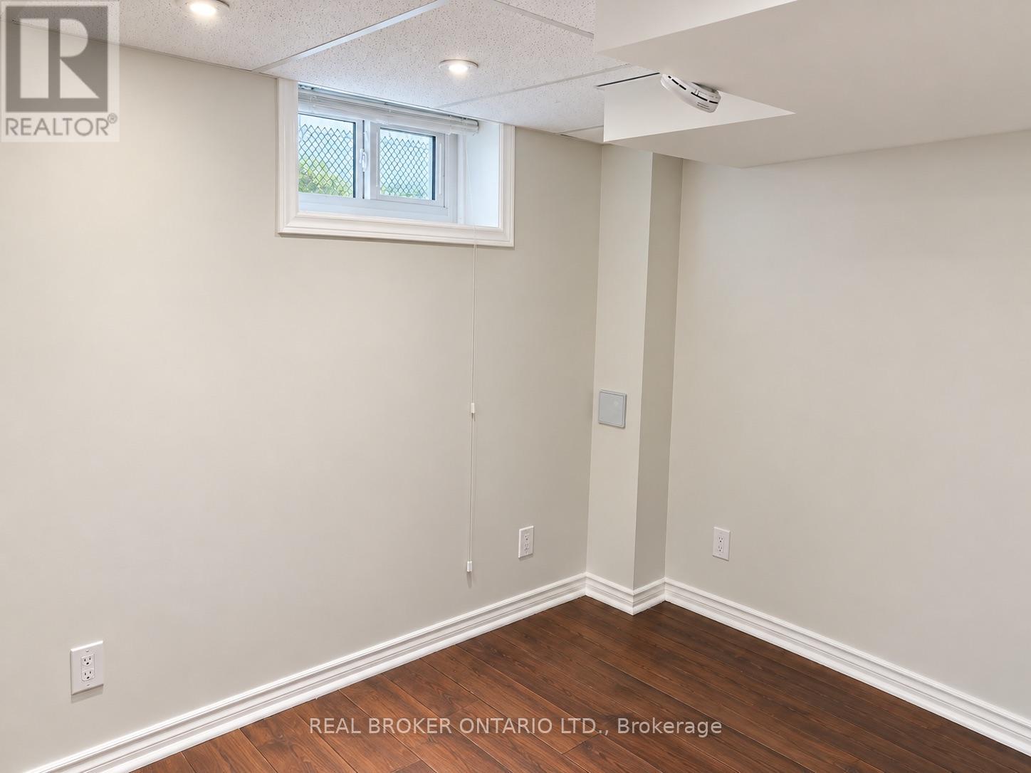 49 Thompson Avenue Property Photo 18