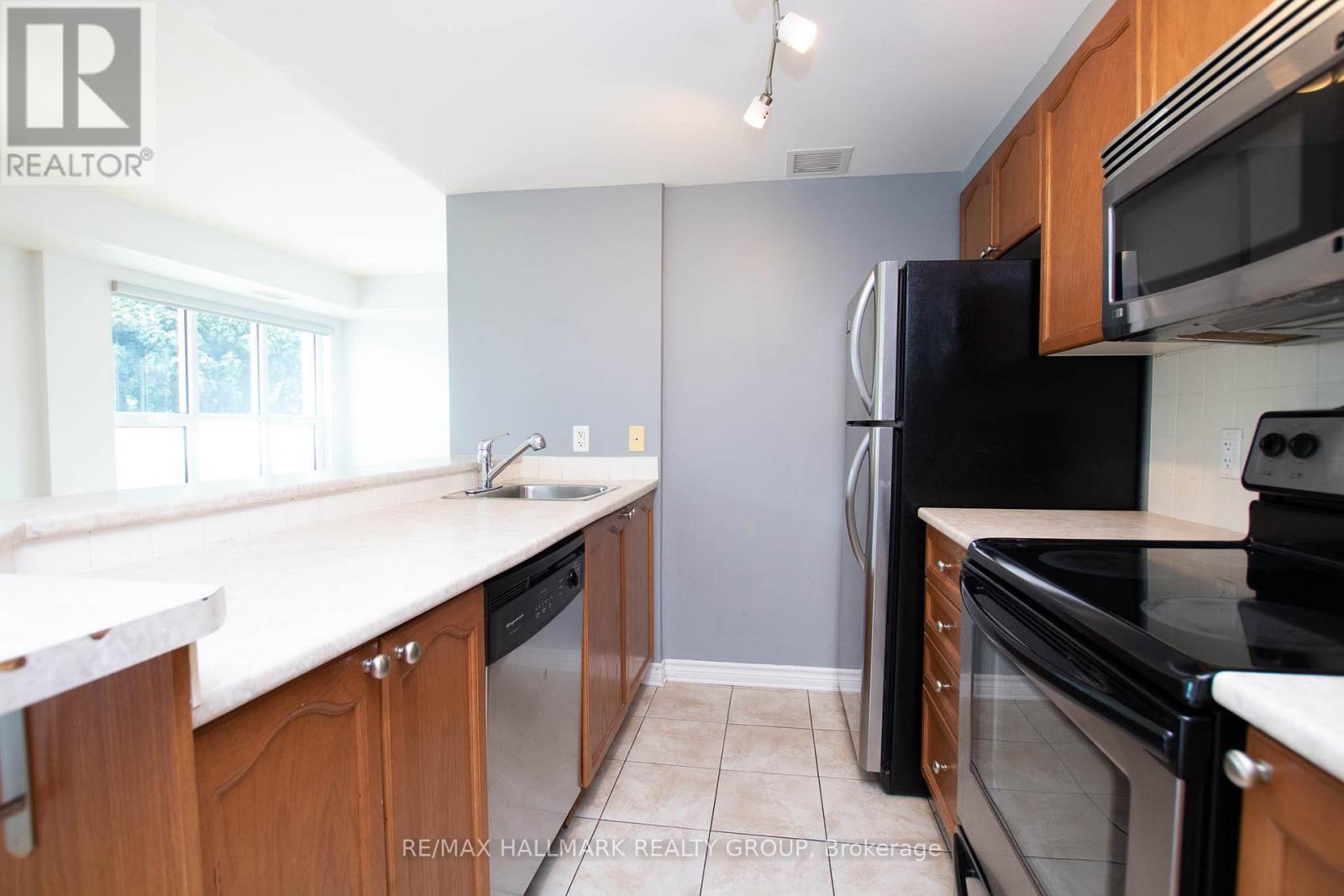 207 - 200 Rideau Street Property Photo 9