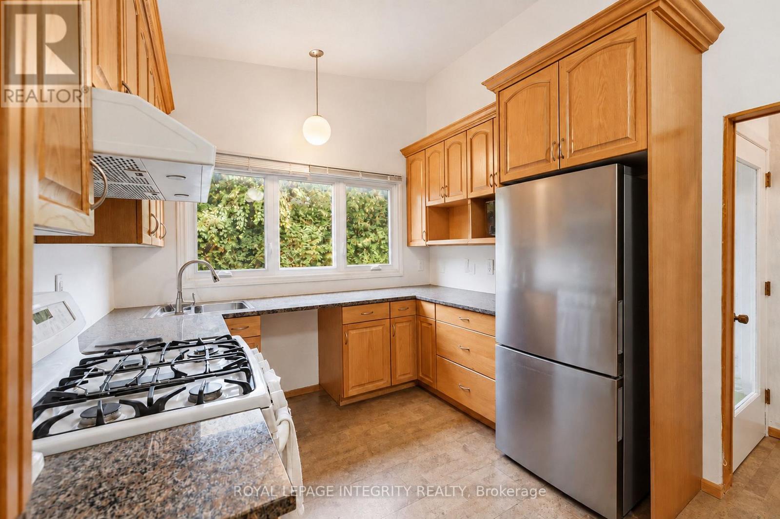 1861 Appleford Street Property Photo 7