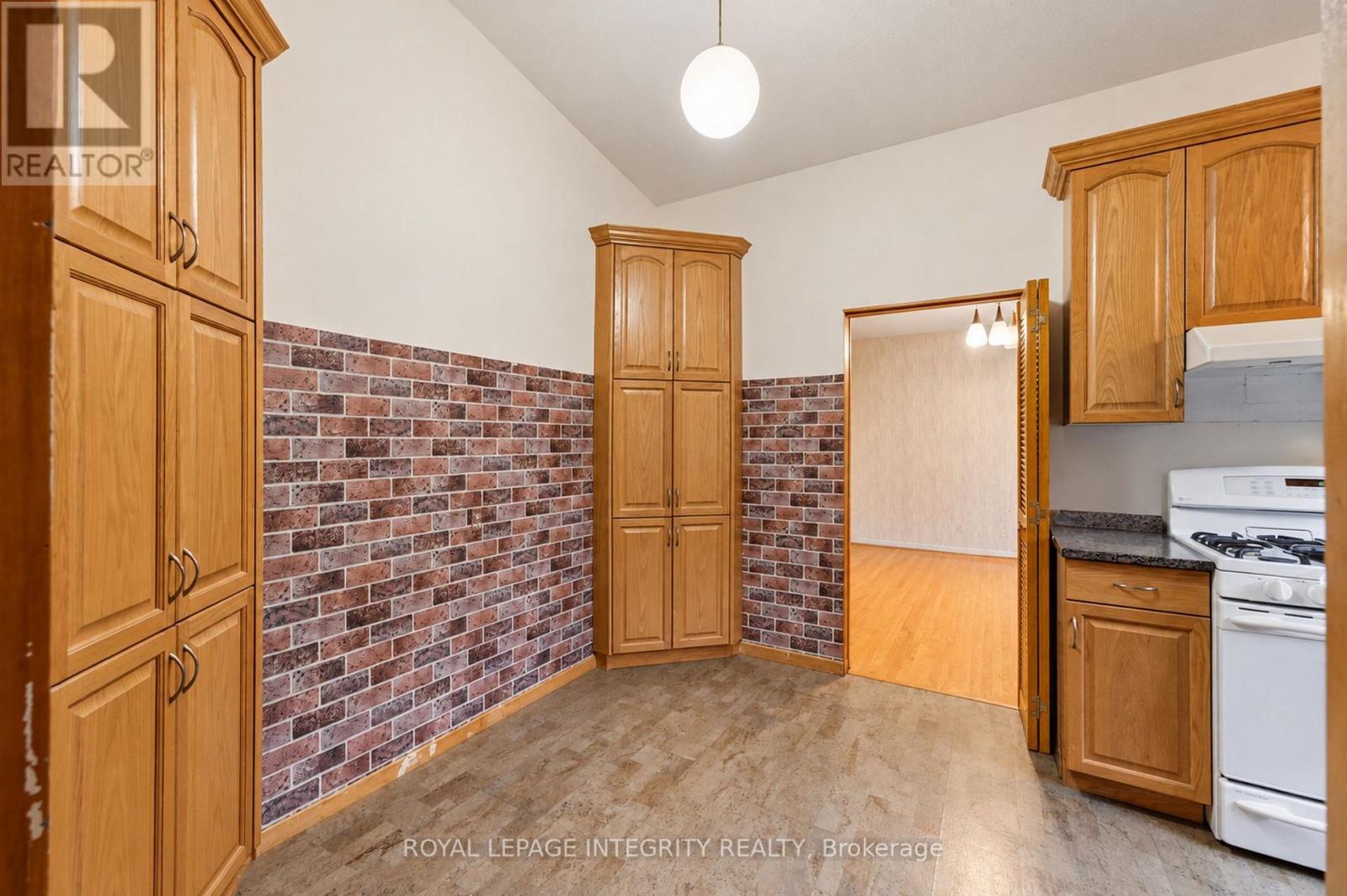 1861 Appleford Street Property Photo 8
