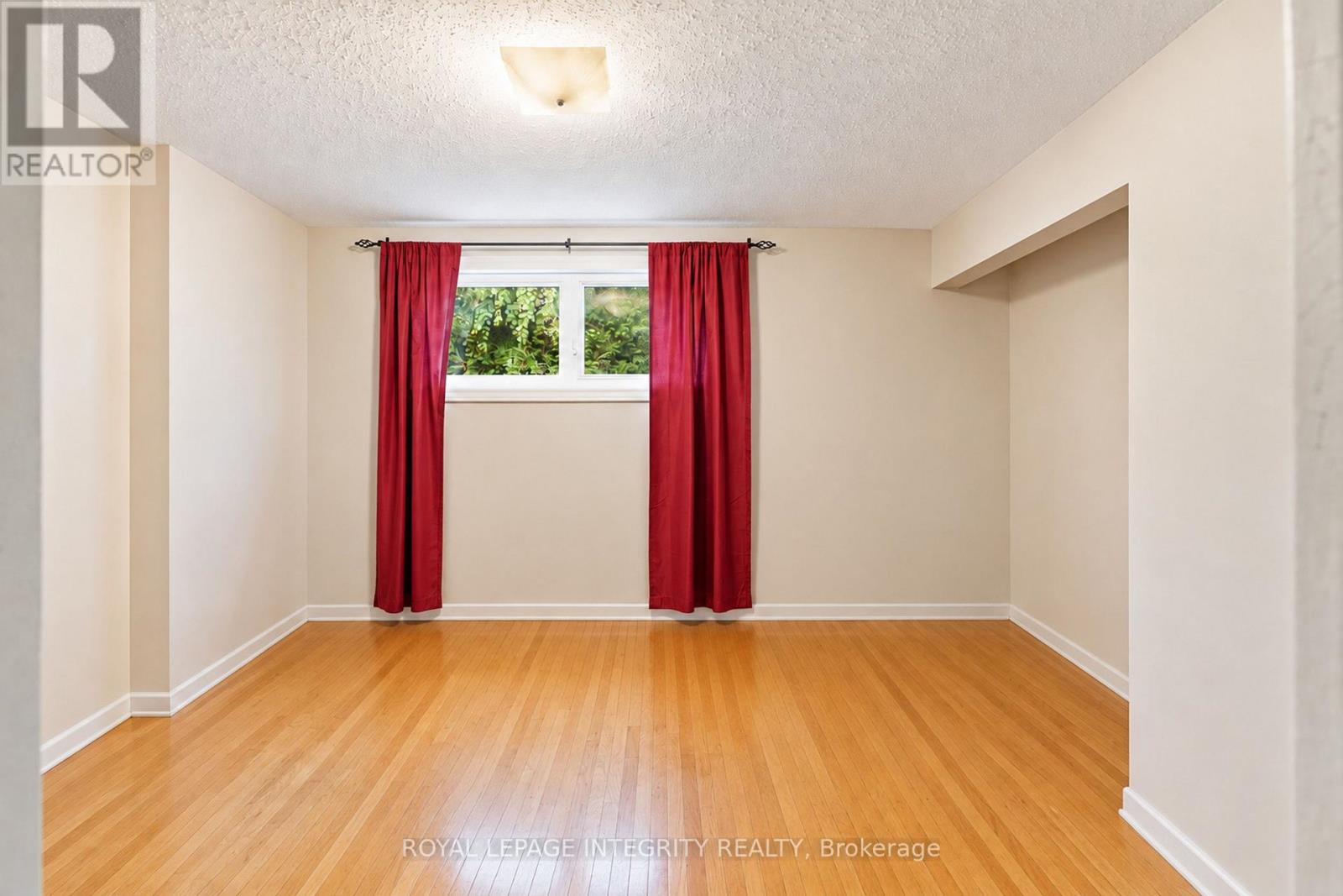 1861 Appleford Street Property Photo 10