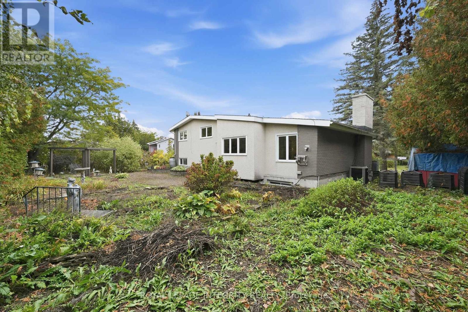 1861 Appleford Street Property Photo 17