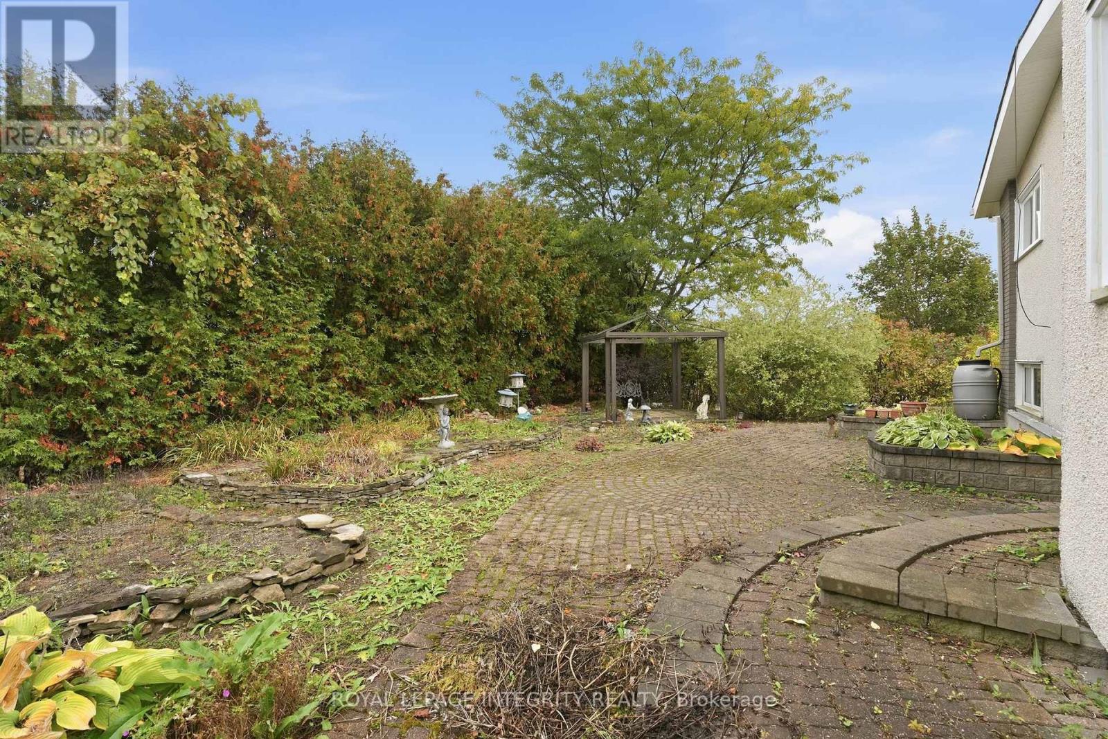 1861 Appleford Street Property Photo 18