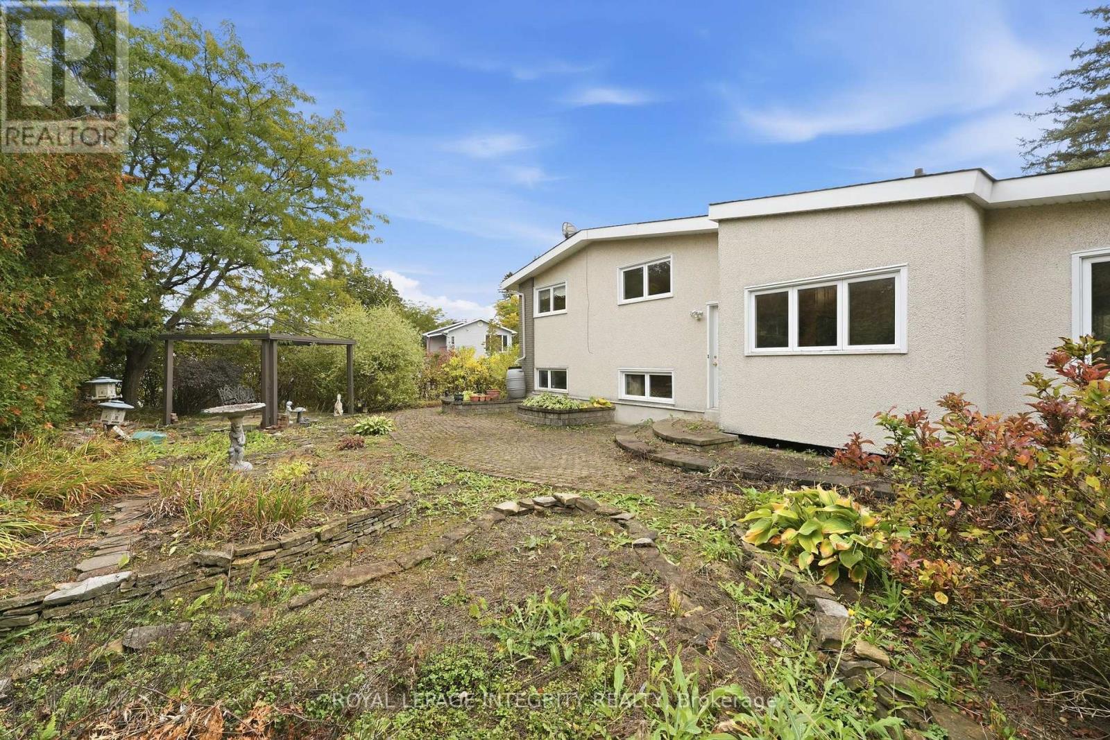 1861 Appleford Street Property Photo 20