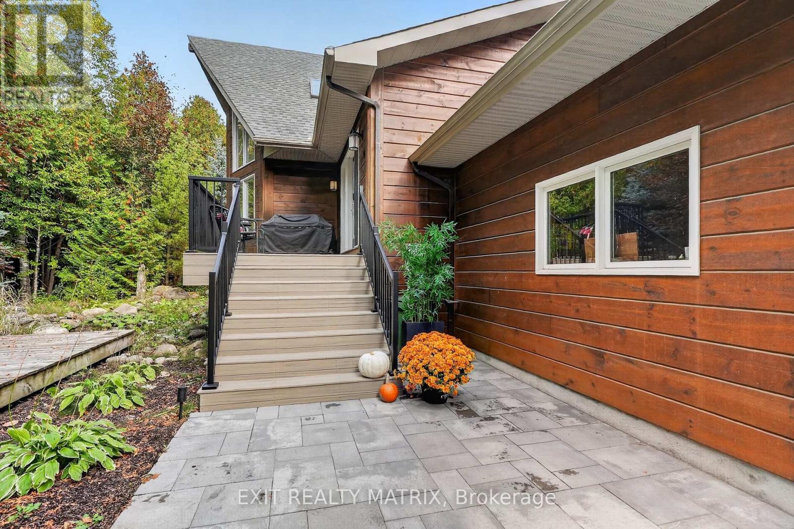 8010 Iveson Drive Property Photo 7
