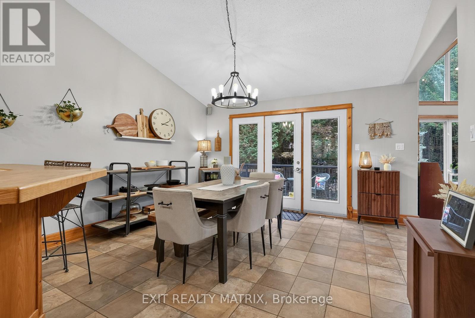 8010 Iveson Drive Property Photo 15