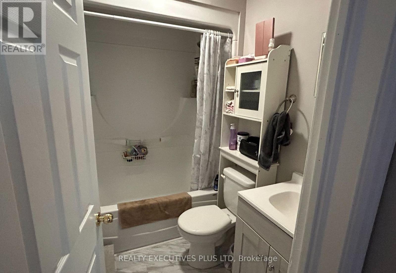 840-842 Worthington Street E Property Photo 5
