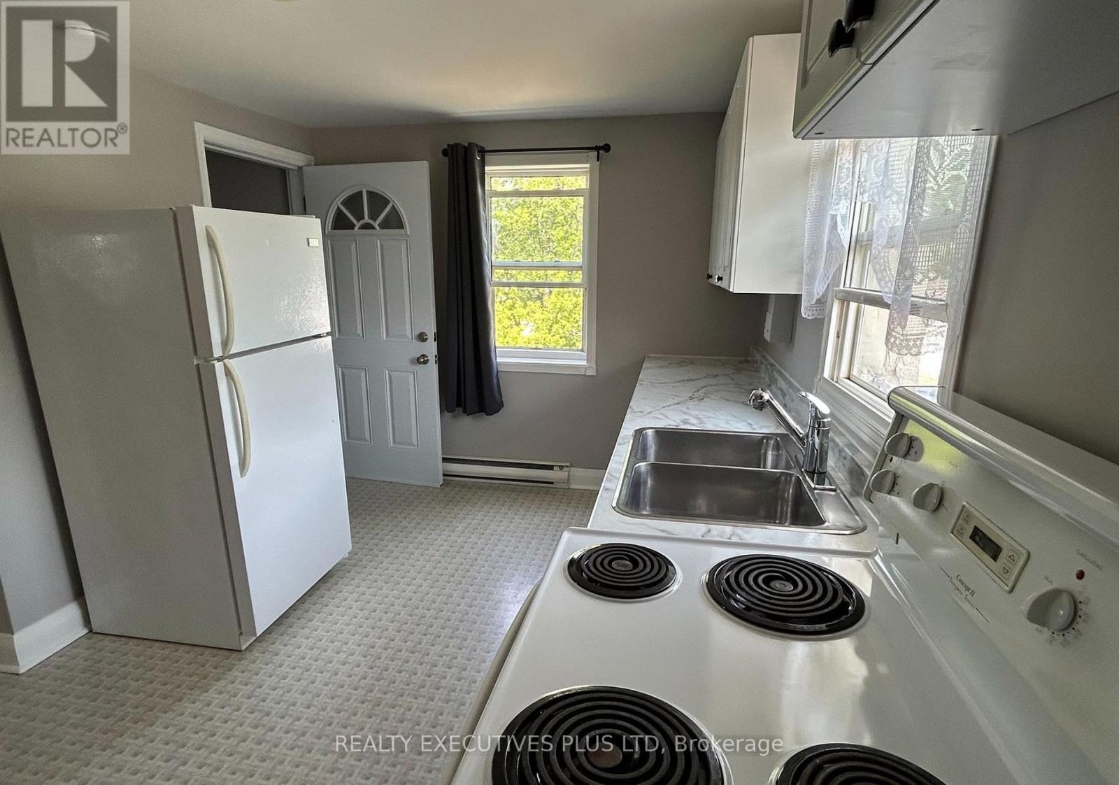 840-842 Worthington Street E Property Photo 9