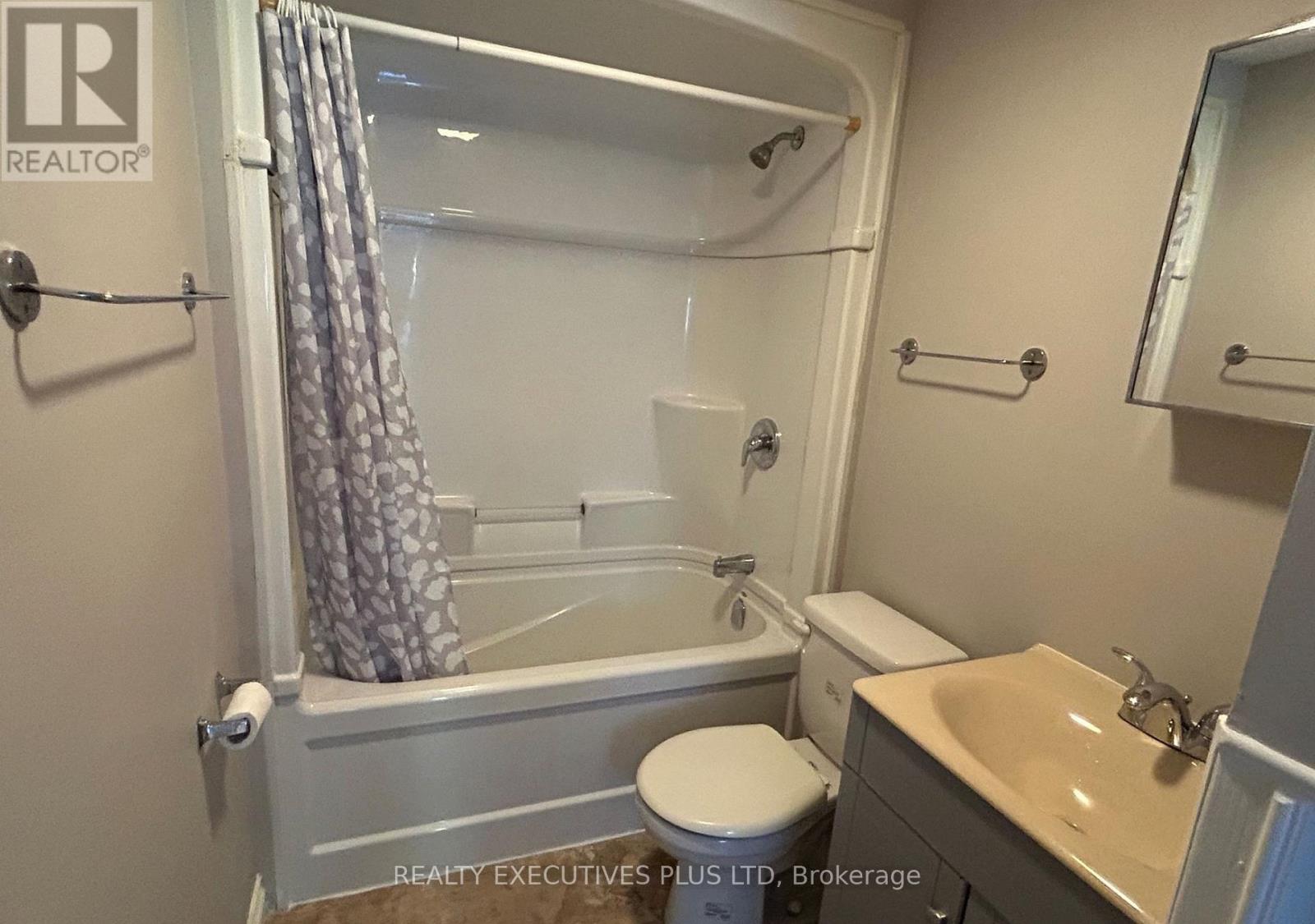 840-842 Worthington Street E Property Photo 12