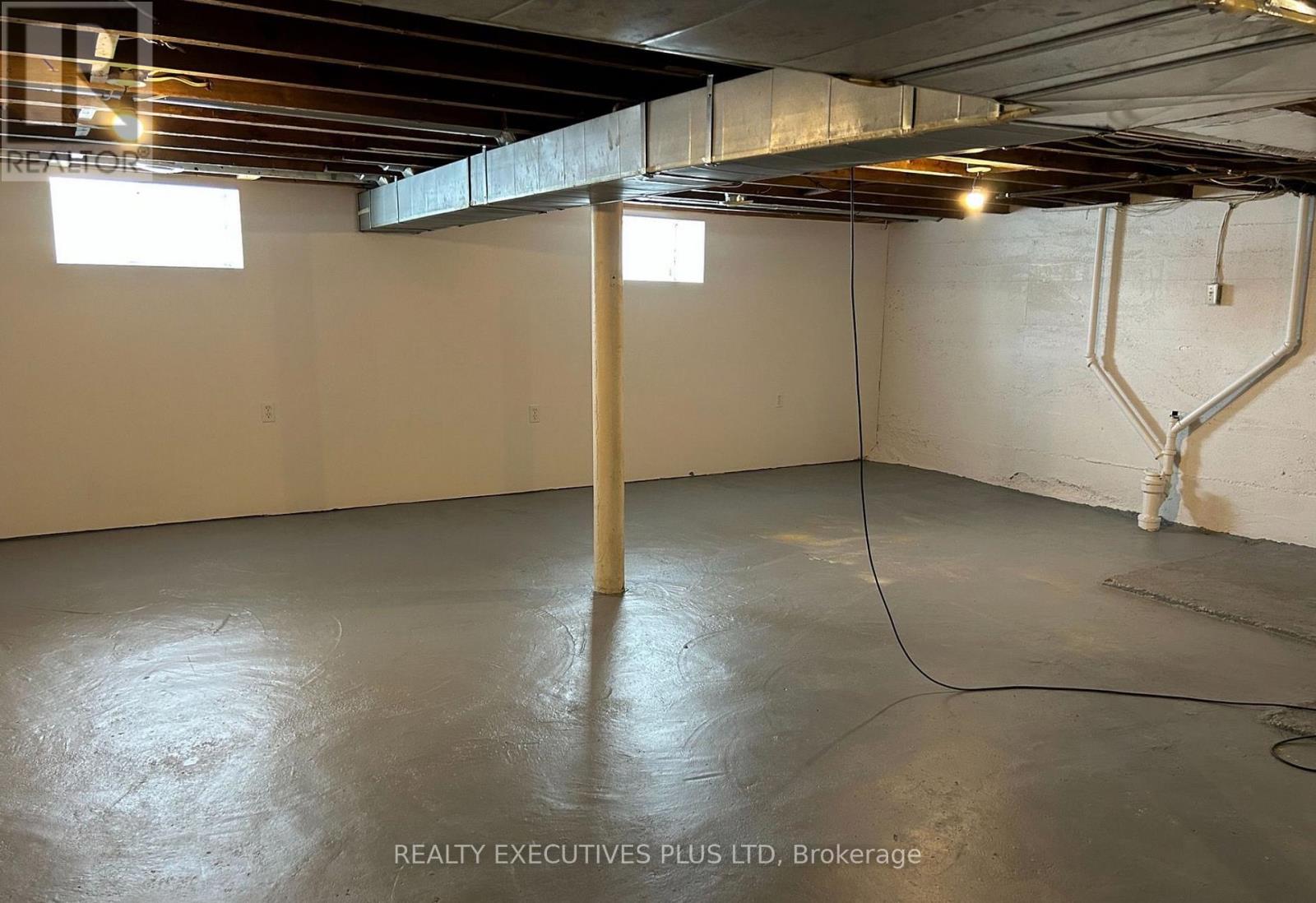 840-842 Worthington Street E Property Photo 14