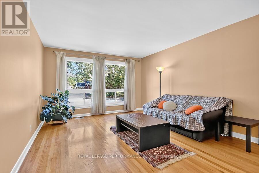964 Connaught Avenue Property Photo 4
