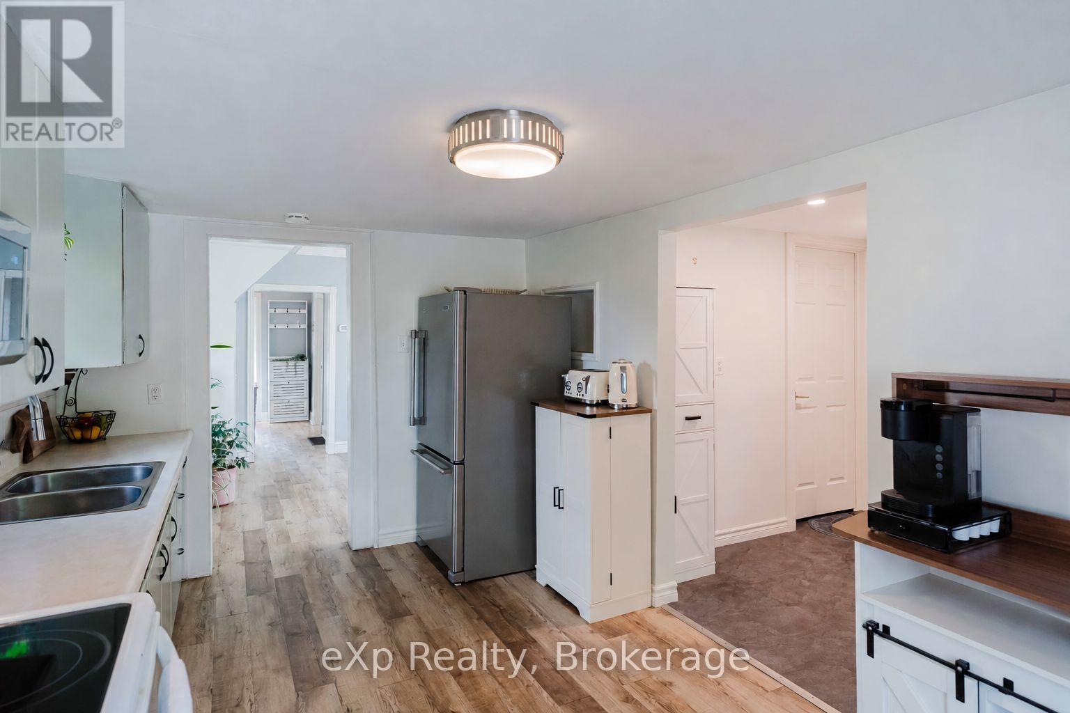 590 7th Street E Property Photo 4