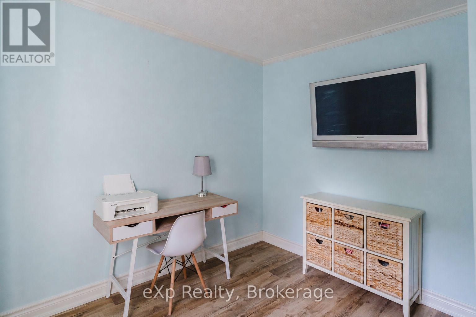 590 7th Street E Property Photo 6
