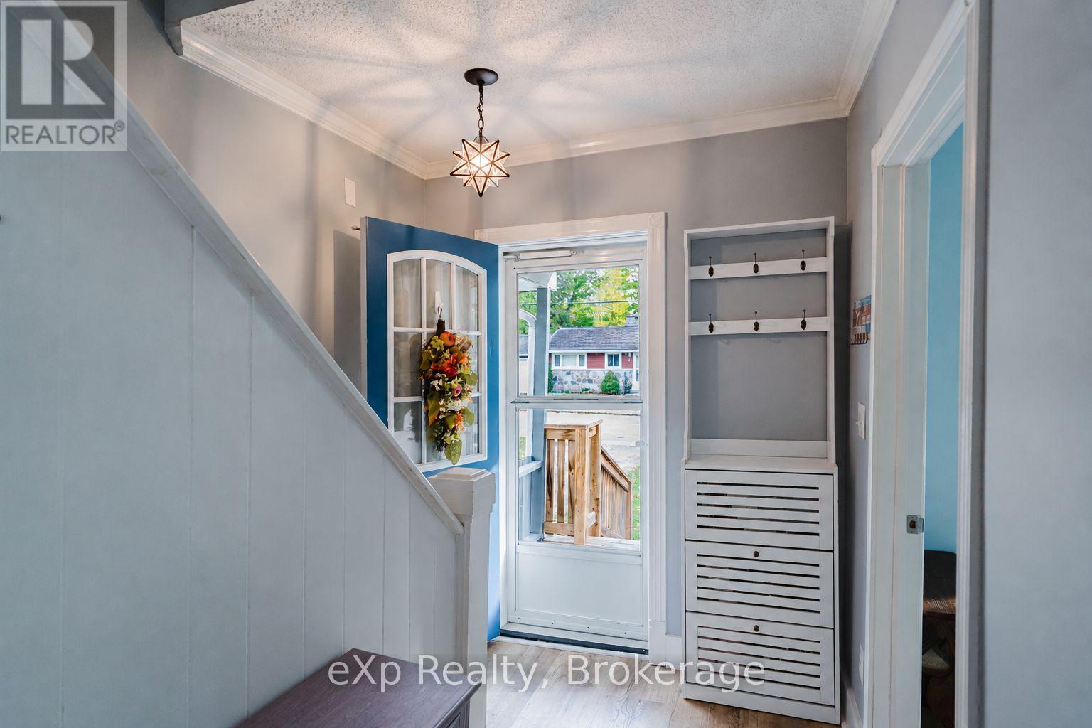 590 7th Street E Property Photo 10