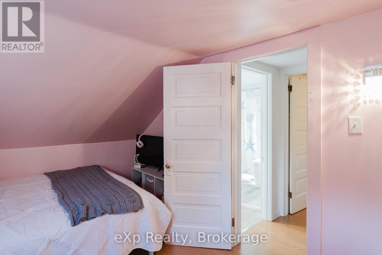 590 7th Street E Property Photo 15