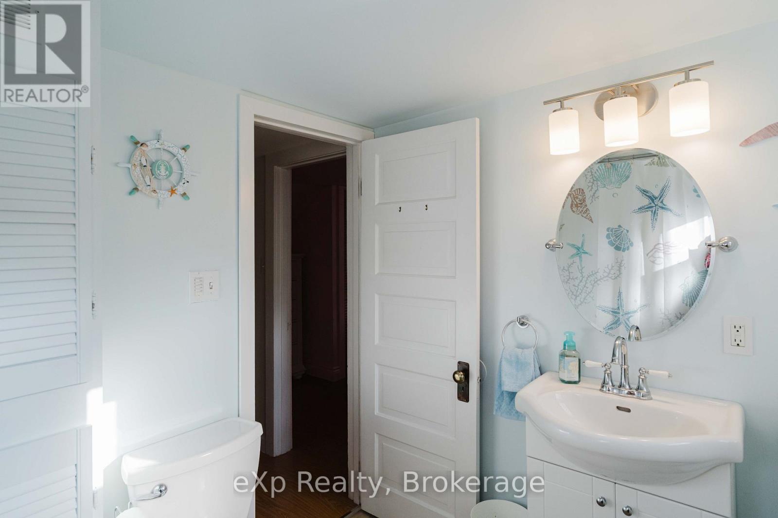 590 7th Street E Property Photo 16