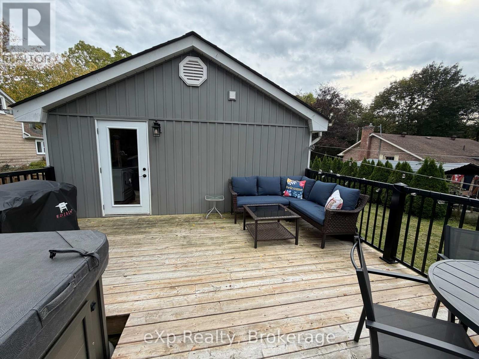 590 7th Street E Property Photo 18