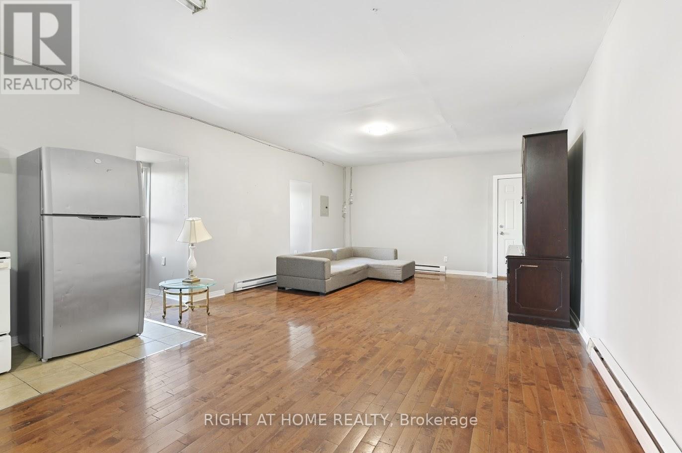 238 King Street E Property Photo 5