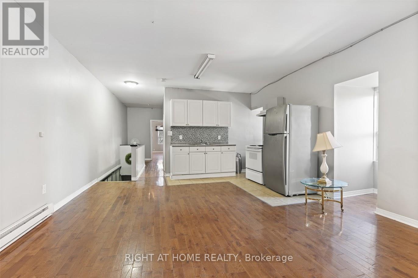 238 King Street E Property Photo 8