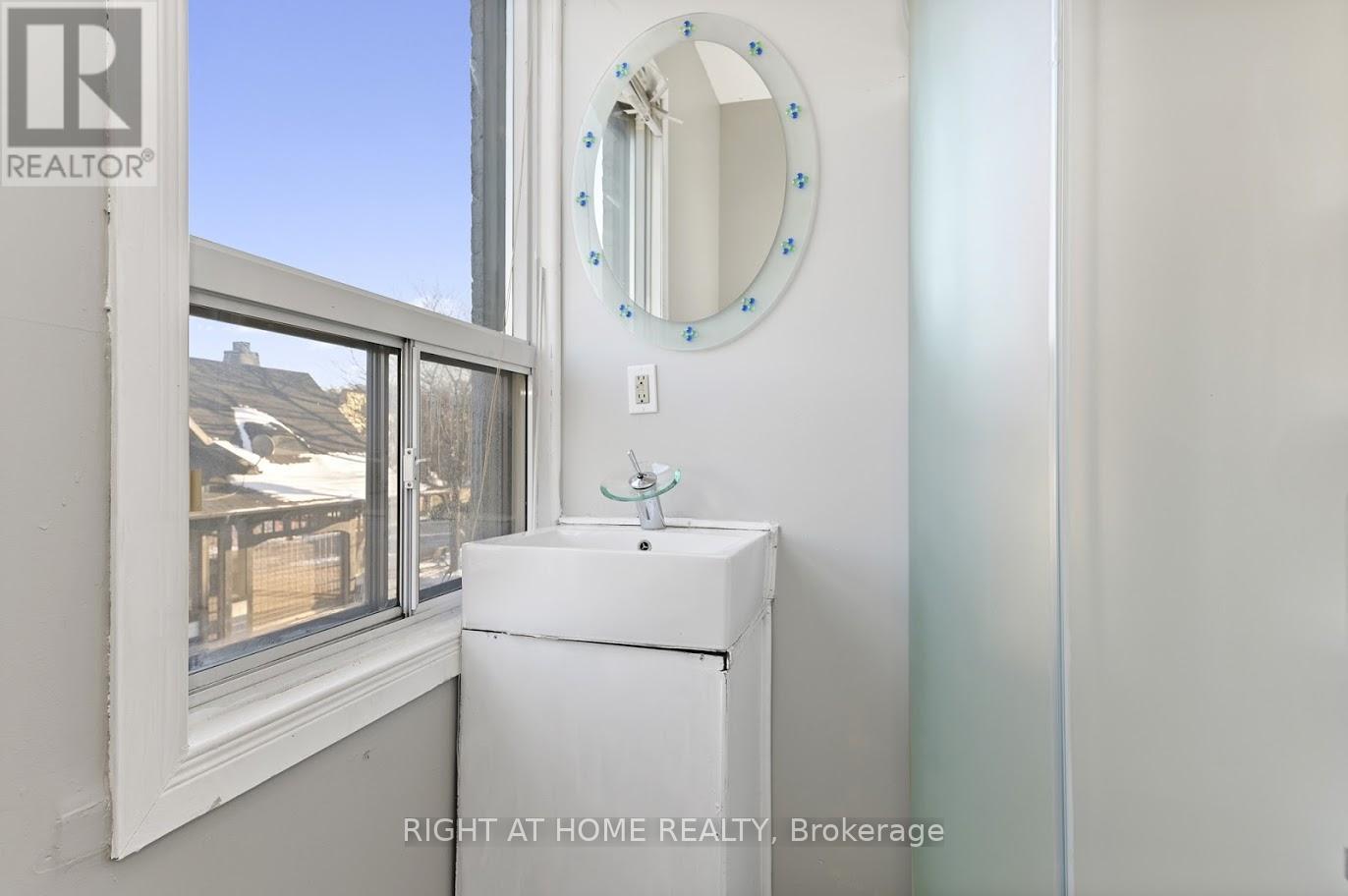 238 King Street E Property Photo 15