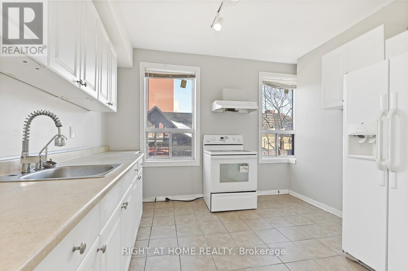 238 King Street E Property Photo 17