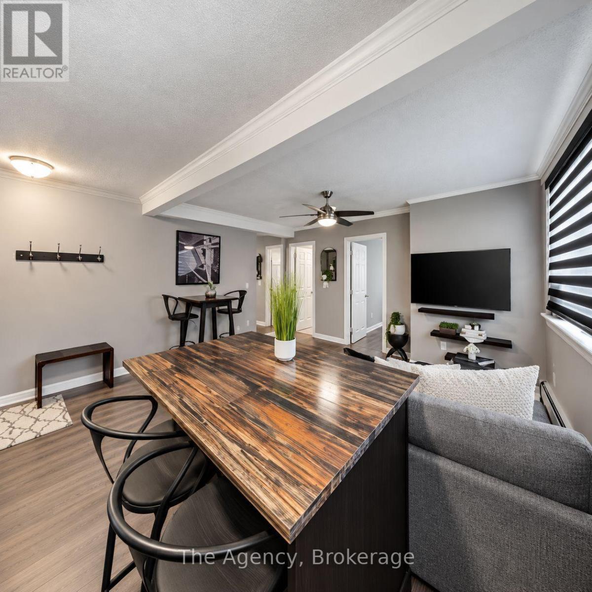 8 - 4538 Huron Street Property Photo 5