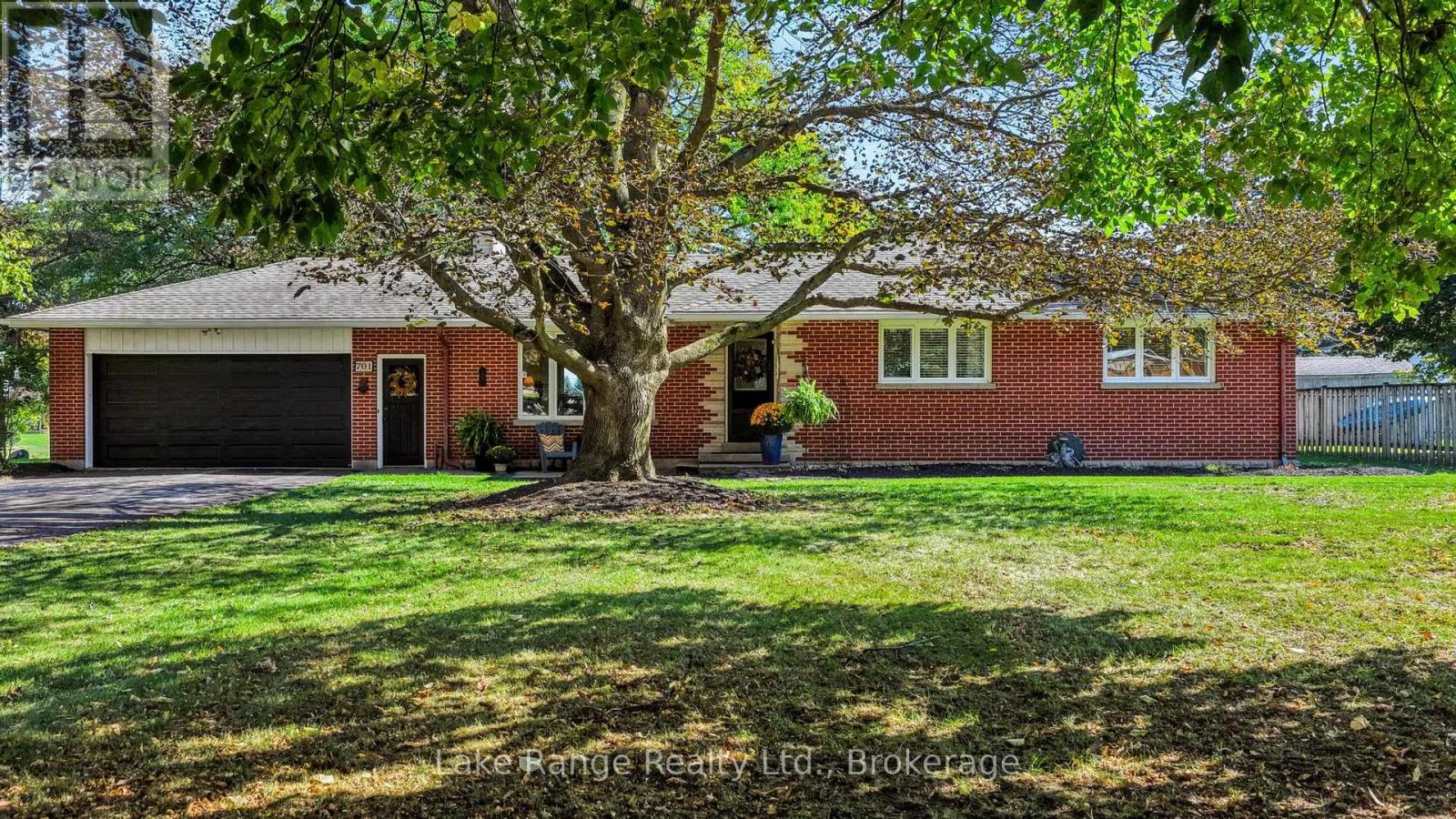 701 Maple Street Property Photo 2
