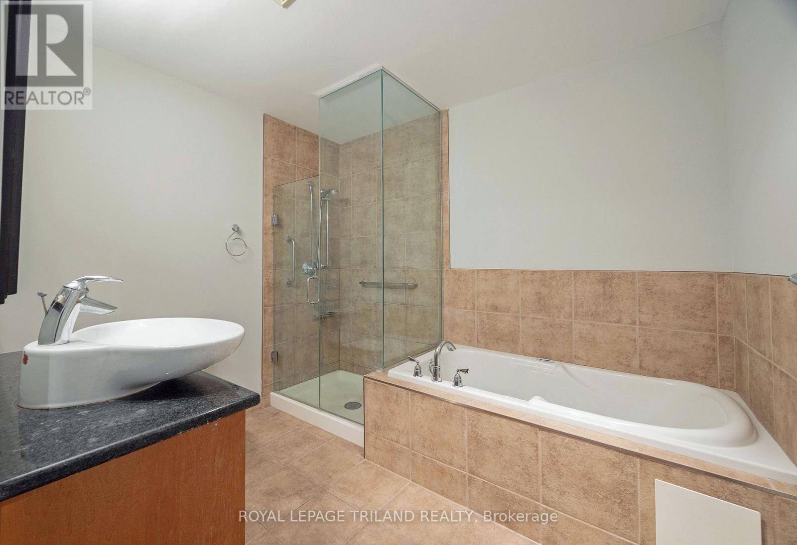 1202 - 250 Pall Mall Street Property Photo 32