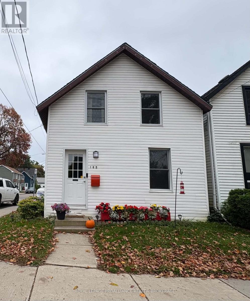 165 Pearl Street W Property Photo 2